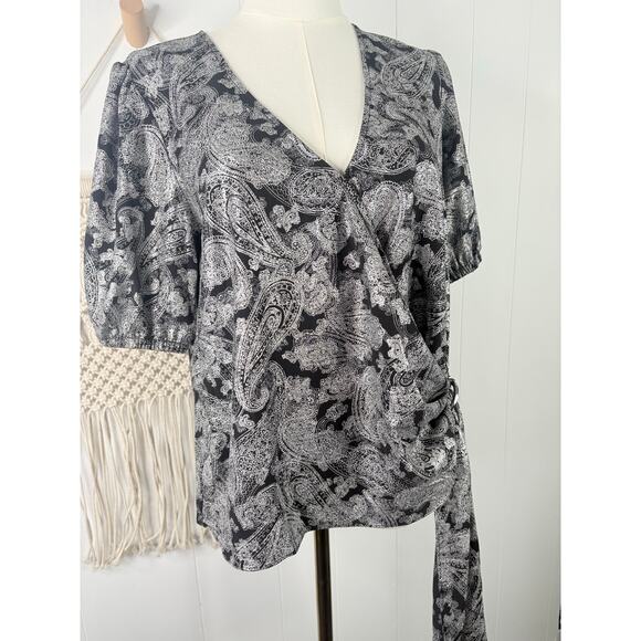 NWT Michael Kors Womens Foil Paisley Wrap Top Size Medium Black Silver - Picture 5 of 15
